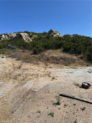 66 Rocky Knoll Road, Hemet, CA 92544