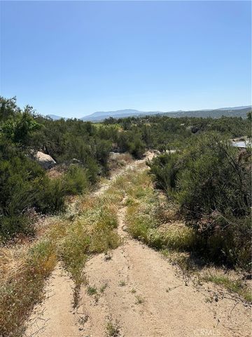 66 Rocky Knoll Road, Hemet, CA 92544