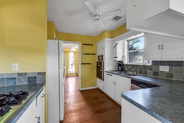 518 Whitecap Drive, El Lago, TX 77586