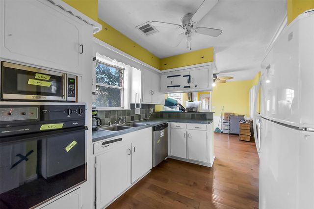 518 Whitecap Drive, El Lago, TX 77586