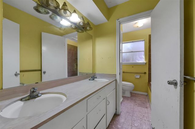 518 Whitecap Drive, El Lago, TX 77586