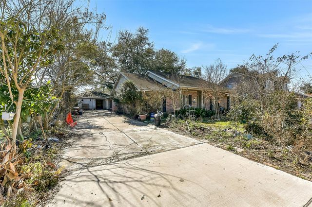518 Whitecap Drive, El Lago, TX 77586