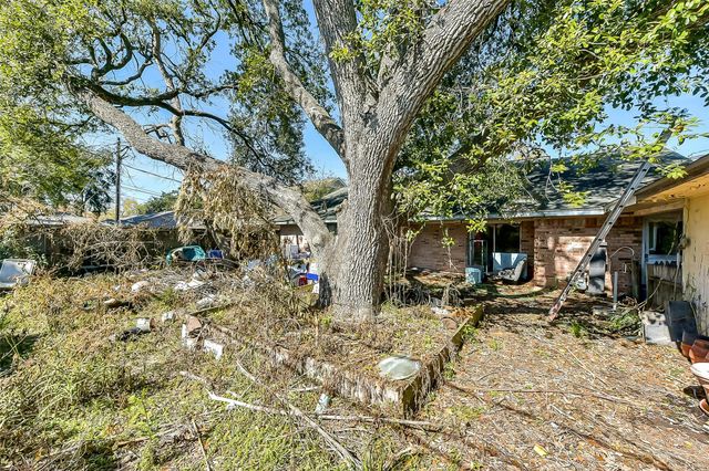 518 Whitecap Drive, El Lago, TX 77586