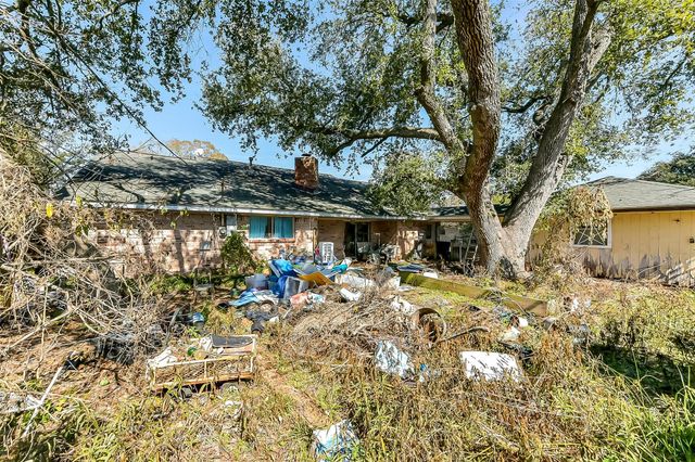 518 Whitecap Drive, El Lago, TX 77586