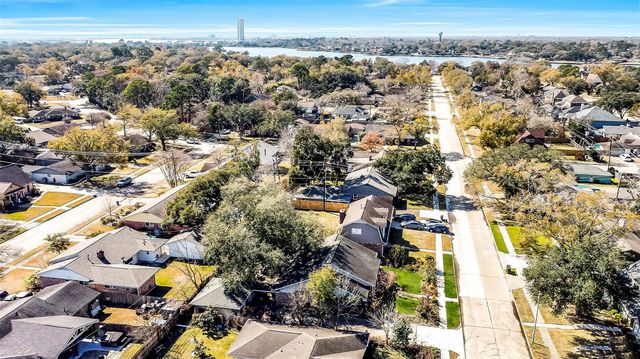 518 Whitecap Drive, El Lago, TX 77586