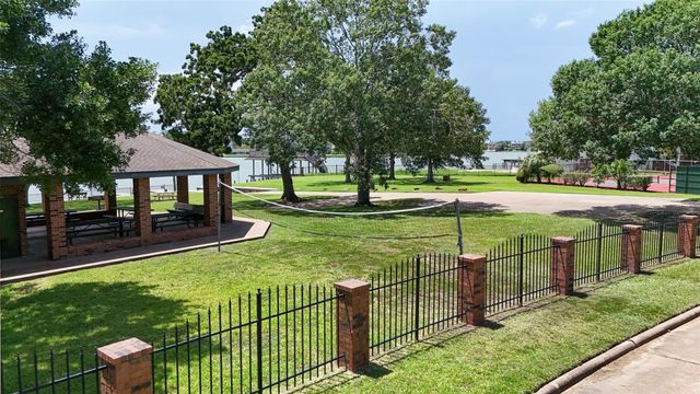 518 Whitecap Drive, El Lago, TX 77586