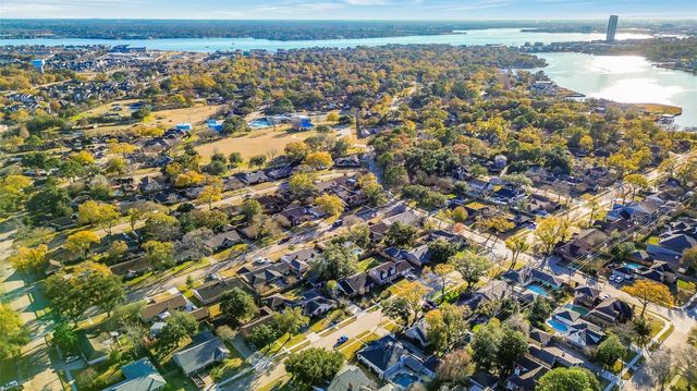 518 Whitecap Drive, El Lago, TX 77586