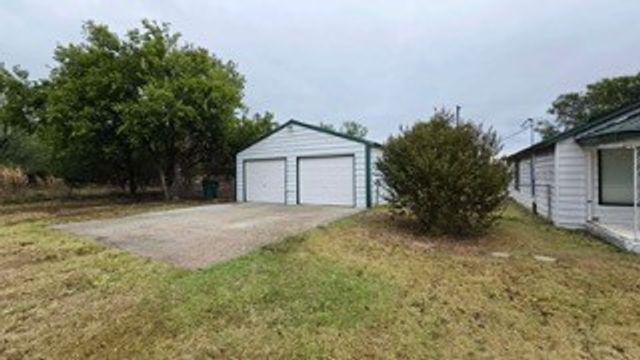 214 S Reynolds Avenue, Throckmorton, TX 76483