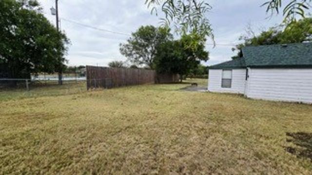 214 S Reynolds Avenue, Throckmorton, TX 76483