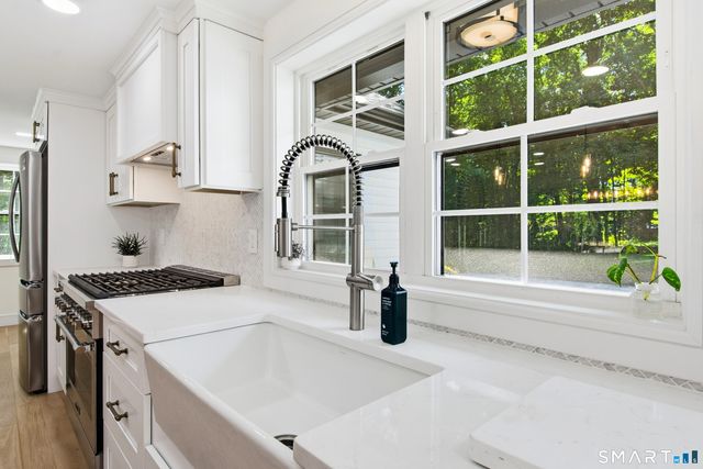 9 Bradley Lane, Newtown, CT 06482