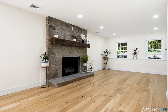 9 Bradley Lane, Newtown, CT 06482