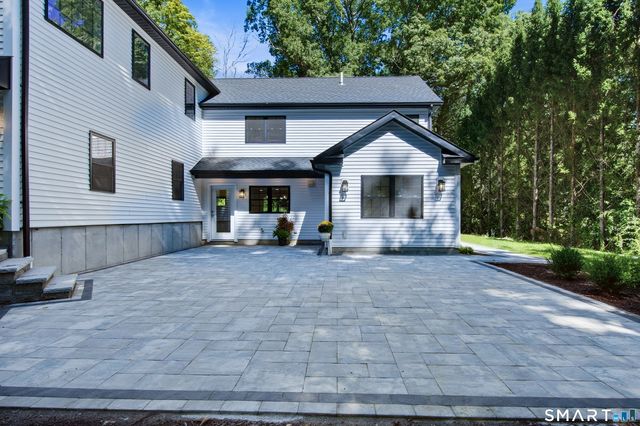 9 Bradley Lane, Newtown, CT 06482