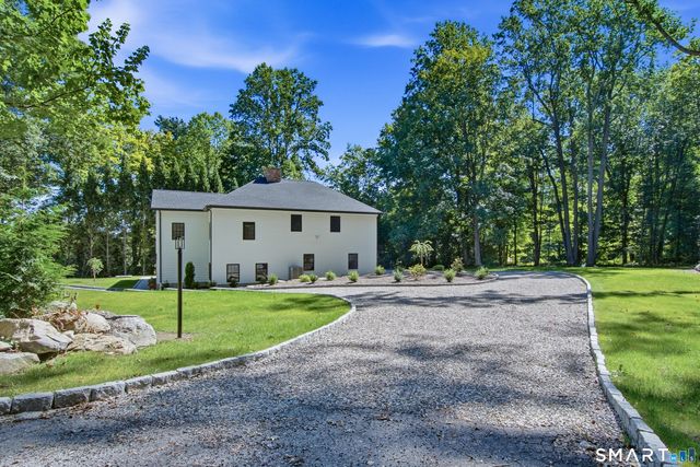 9 Bradley Lane, Newtown, CT 06482