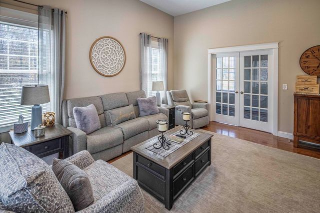 89 Emerald Lane, Dover, NH 03820