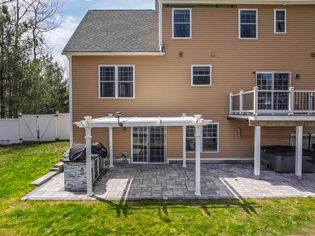 89 Emerald Lane, Dover, NH 03820