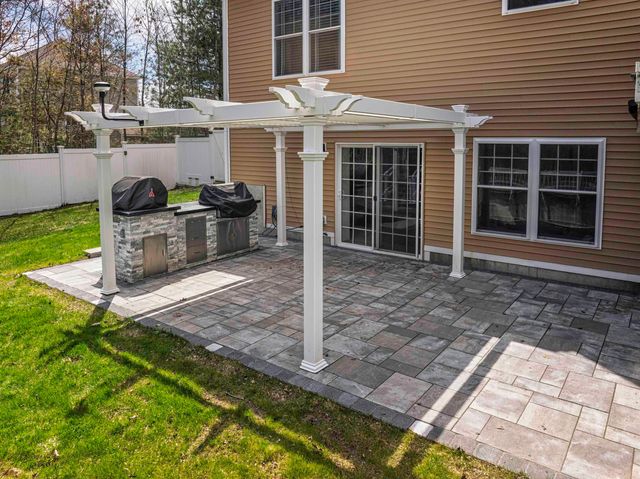 89 Emerald Lane, Dover, NH 03820