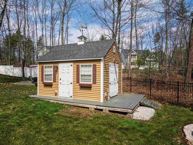 89 Emerald Lane, Dover, NH 03820