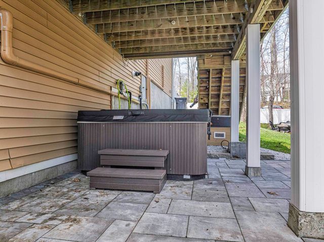89 Emerald Lane, Dover, NH 03820