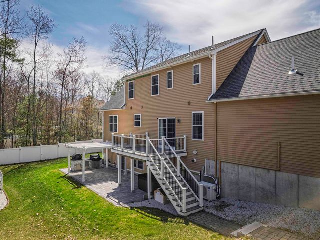 89 Emerald Lane, Dover, NH 03820