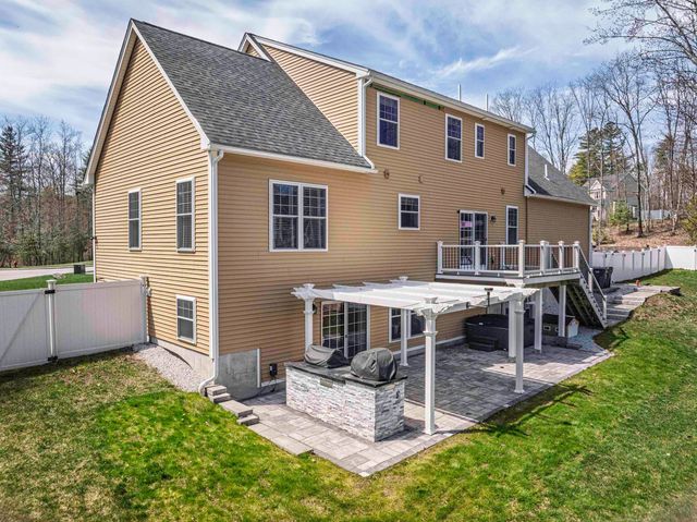 89 Emerald Lane, Dover, NH 03820