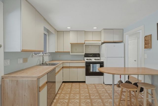 15 Woodmere, Framingham, MA 01701