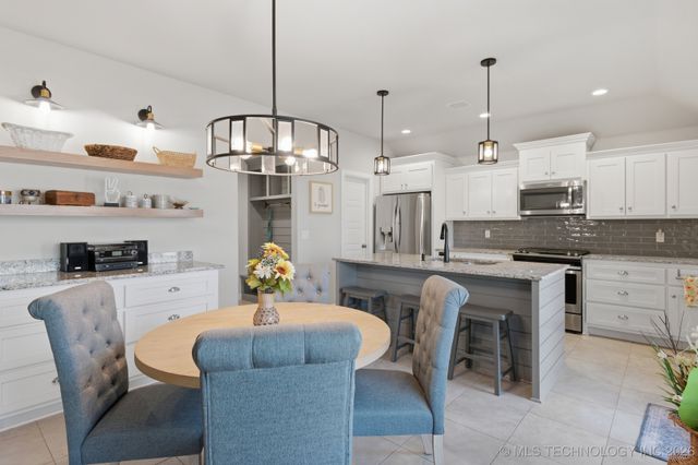 2604 W Natchez Street, Broken Arrow, OK 74011