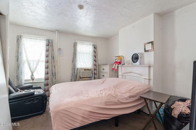 9 Jackson Place, Schenectady, NY 12308