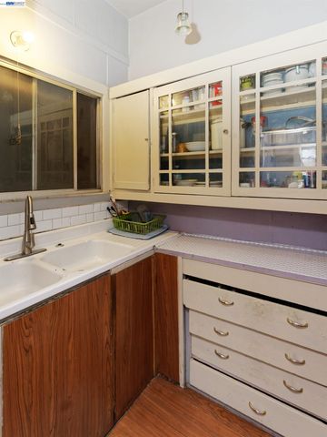 1538 16Th Ave, Oakland, CA 94606