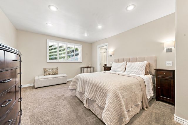 2092 E SOMERSET DR, Cottonwood Heights, UT 84121