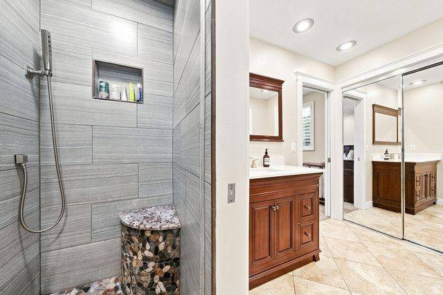2092 E SOMERSET DR, Cottonwood Heights, UT 84121