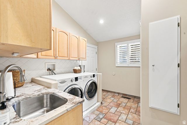 2092 E SOMERSET DR, Cottonwood Heights, UT 84121