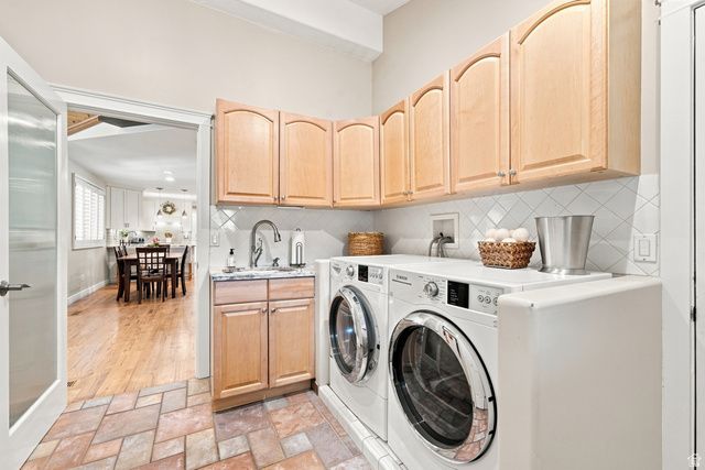 2092 E SOMERSET DR, Cottonwood Heights, UT 84121