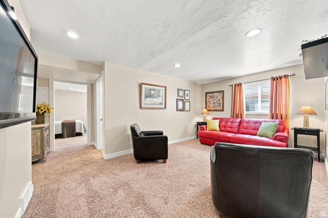 2092 E SOMERSET DR, Cottonwood Heights, UT 84121