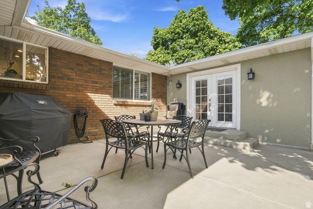 2092 E SOMERSET DR, Cottonwood Heights, UT 84121