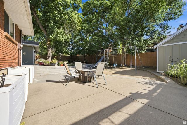 2092 E SOMERSET DR, Cottonwood Heights, UT 84121