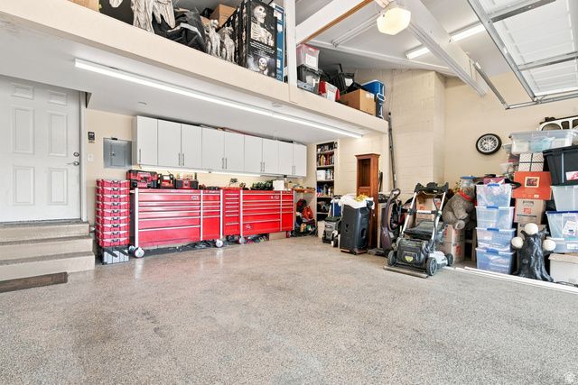 2092 E SOMERSET DR, Cottonwood Heights, UT 84121