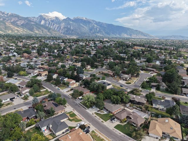2092 E SOMERSET DR, Cottonwood Heights, UT 84121