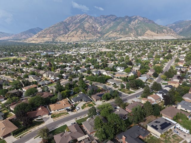 2092 E SOMERSET DR, Cottonwood Heights, UT 84121