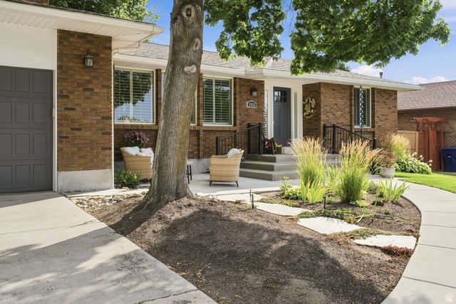 2092 E SOMERSET DR, Cottonwood Heights, UT 84121