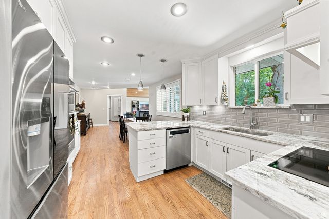 2092 E SOMERSET DR, Cottonwood Heights, UT 84121
