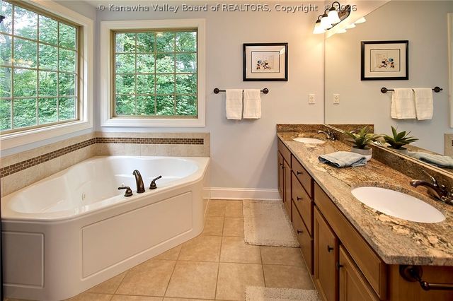1396 Bedford Road, Charleston, WV 25314