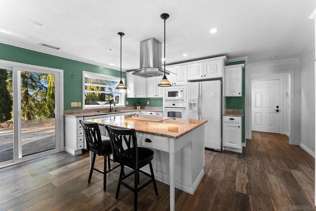 29059 Meadow Glen Way W, Escondido, CA 92026