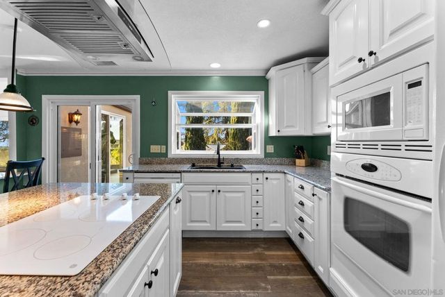 29059 Meadow Glen Way W, Escondido, CA 92026