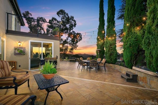 29059 Meadow Glen Way W, Escondido, CA 92026