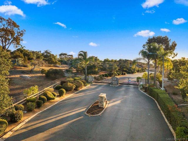 29059 Meadow Glen Way W, Escondido, CA 92026