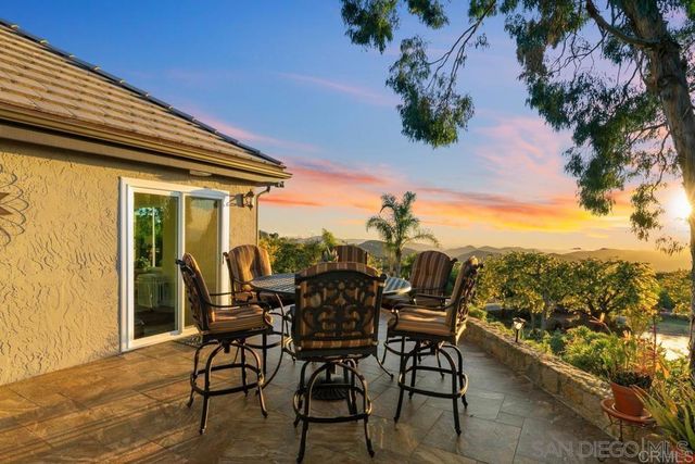 29059 Meadow Glen Way W, Escondido, CA 92026