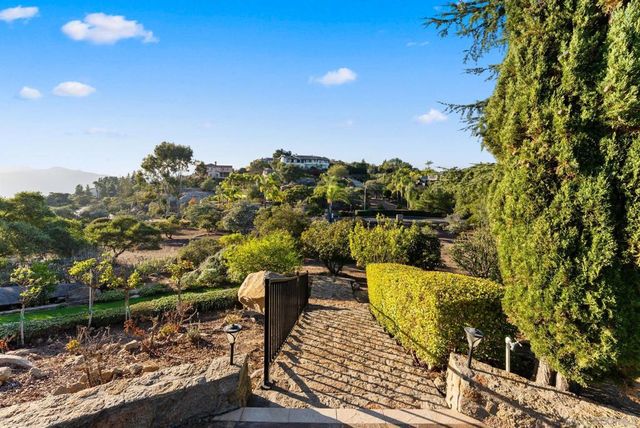 29059 Meadow Glen Way W, Escondido, CA 92026