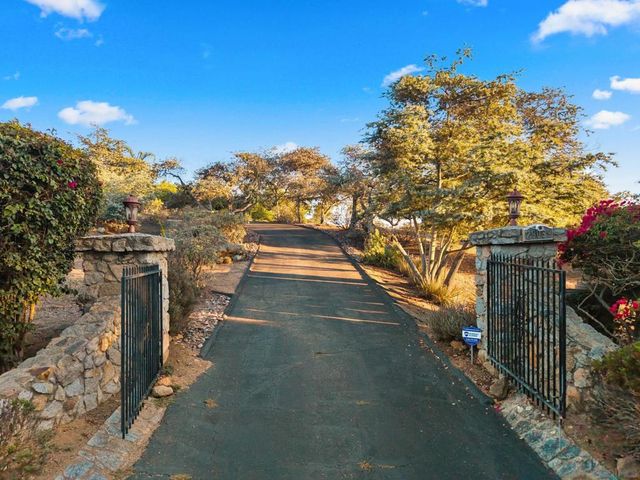 29059 Meadow Glen Way W, Escondido, CA 92026