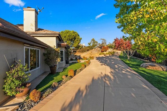 29059 Meadow Glen Way W, Escondido, CA 92026