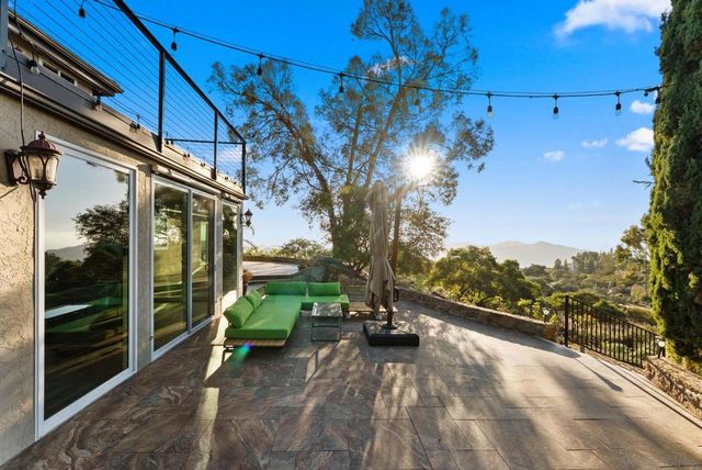 29059 Meadow Glen Way W, Escondido, CA 92026